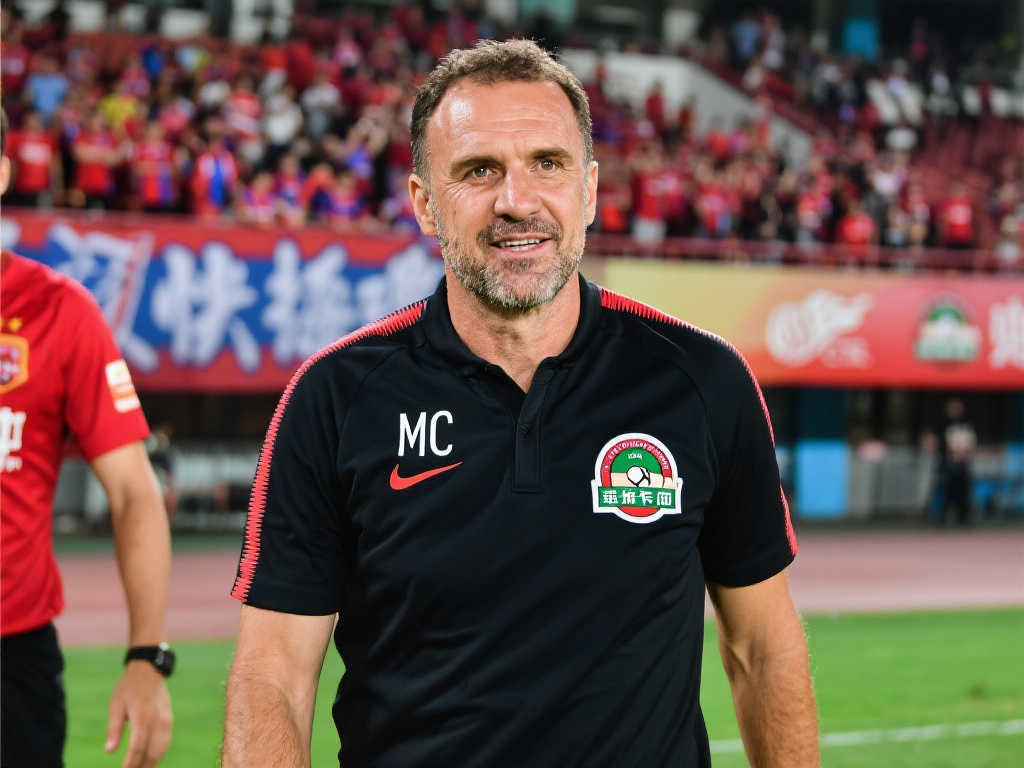 沪媒：海港新帅穆斯卡特传承波斯特科格鲁战术，青睐高位压迫与快节奏进攻